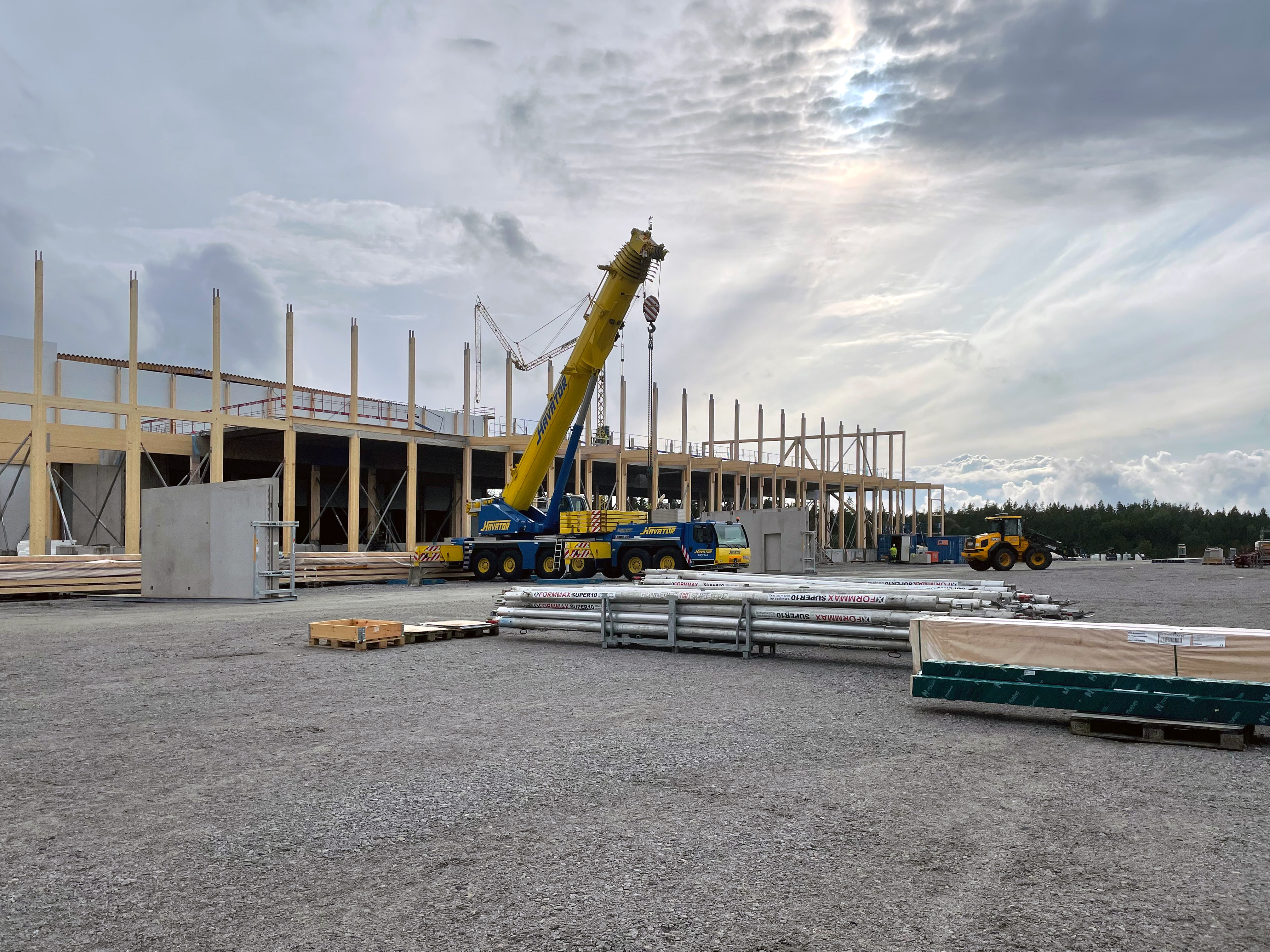 Ongoing construction of a logistics property at Logistics position Landvetter. Visible building frame with glulam.
